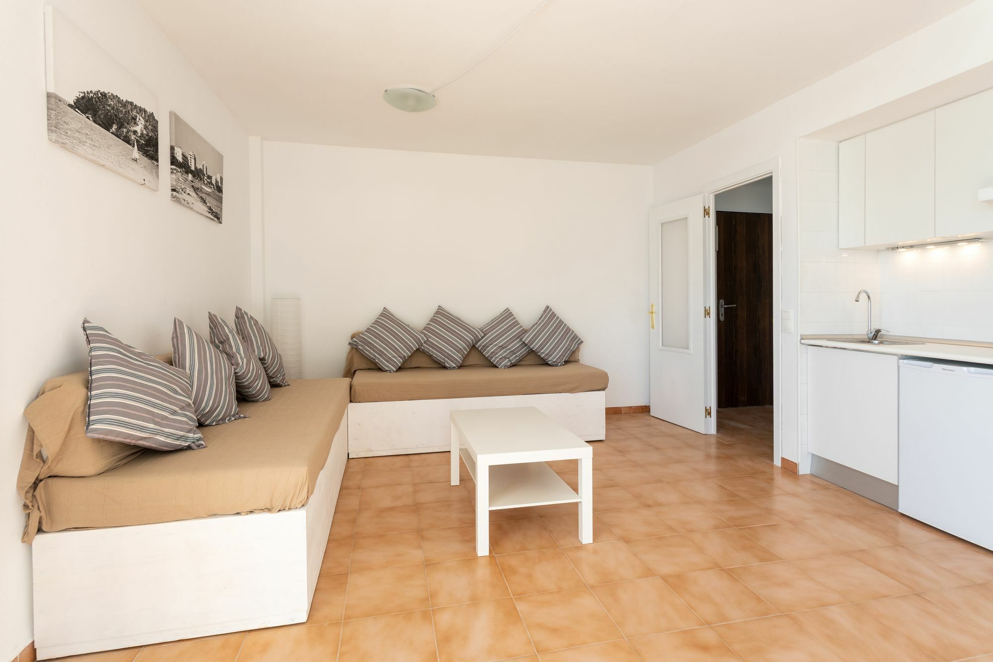 Neighbours Apartments มากาลุฟ ภายนอก รูปภาพ